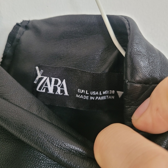 Elegant Black One-Shoulder Leather Dress - Picture 6 of 8